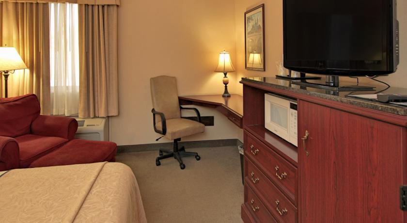Hotel Baymont By Wyndham South Bend Near Notre Dame Exterior foto