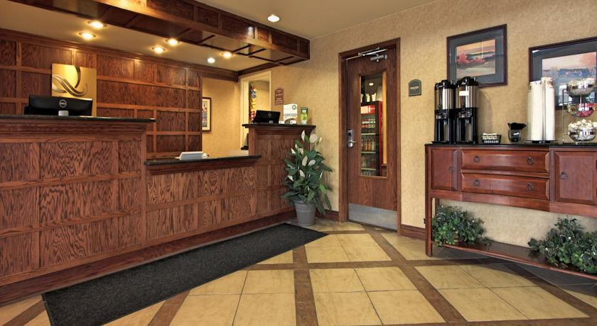Hotel Baymont By Wyndham South Bend Near Notre Dame Exterior foto