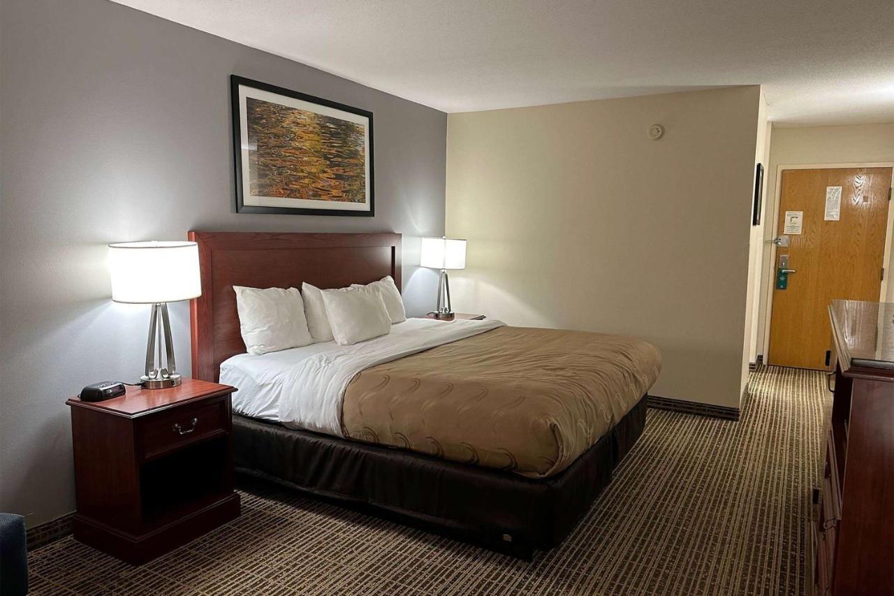 Hotel Baymont By Wyndham South Bend Near Notre Dame Exterior foto