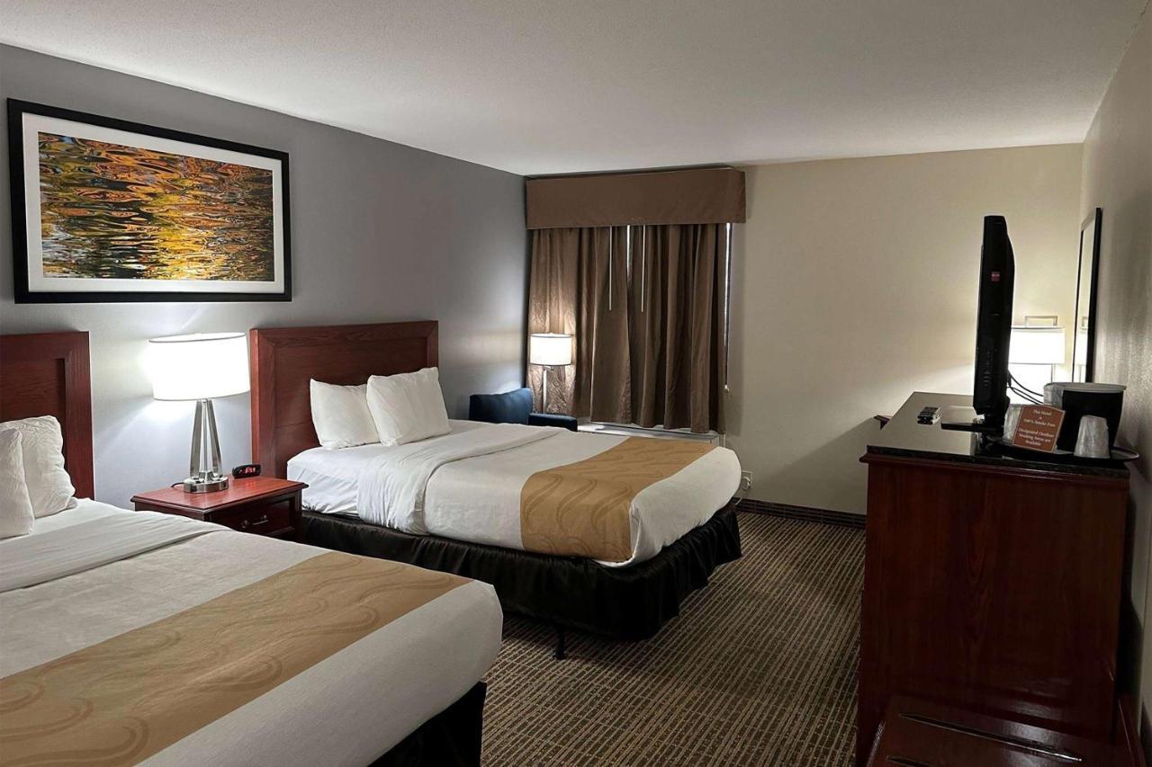 Hotel Baymont By Wyndham South Bend Near Notre Dame Exterior foto