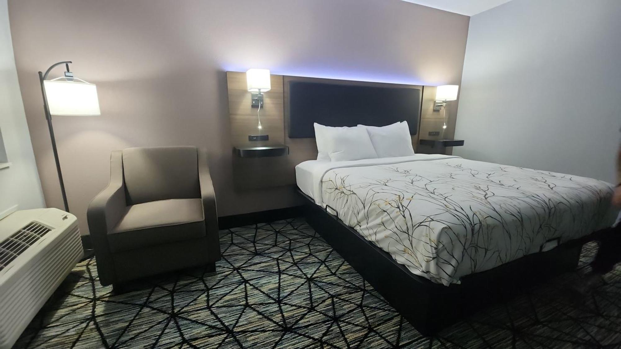 Hotel Baymont By Wyndham South Bend Near Notre Dame Exterior foto