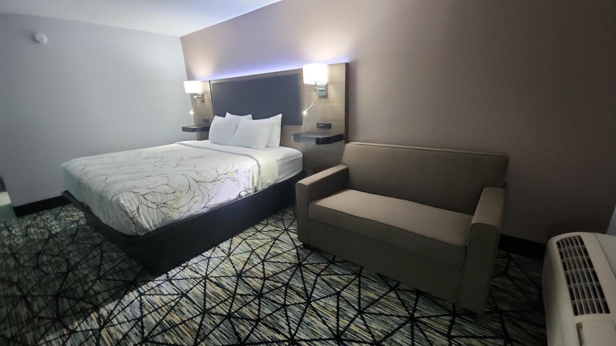 Hotel Baymont By Wyndham South Bend Near Notre Dame Exterior foto