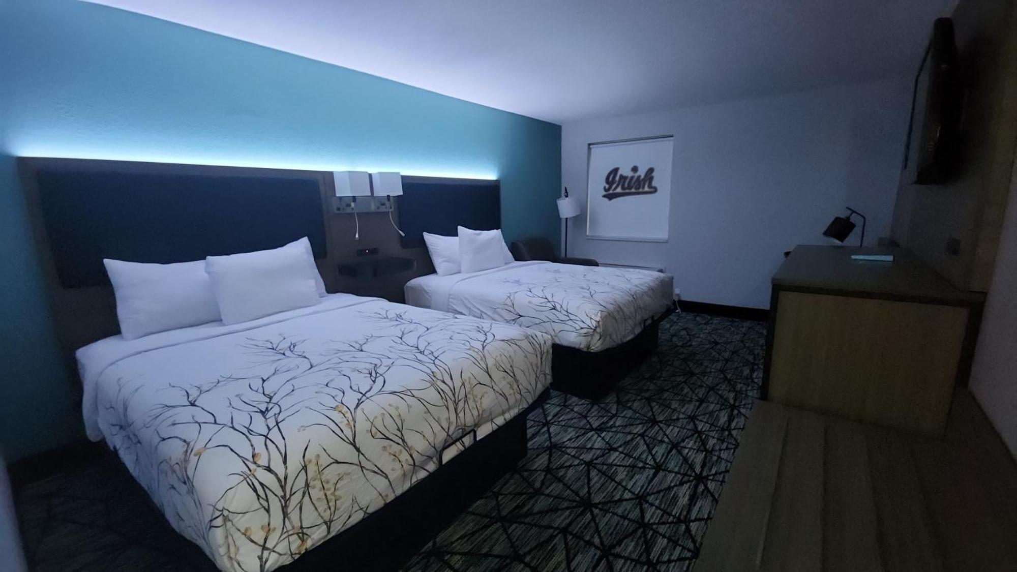 Hotel Baymont By Wyndham South Bend Near Notre Dame Exterior foto