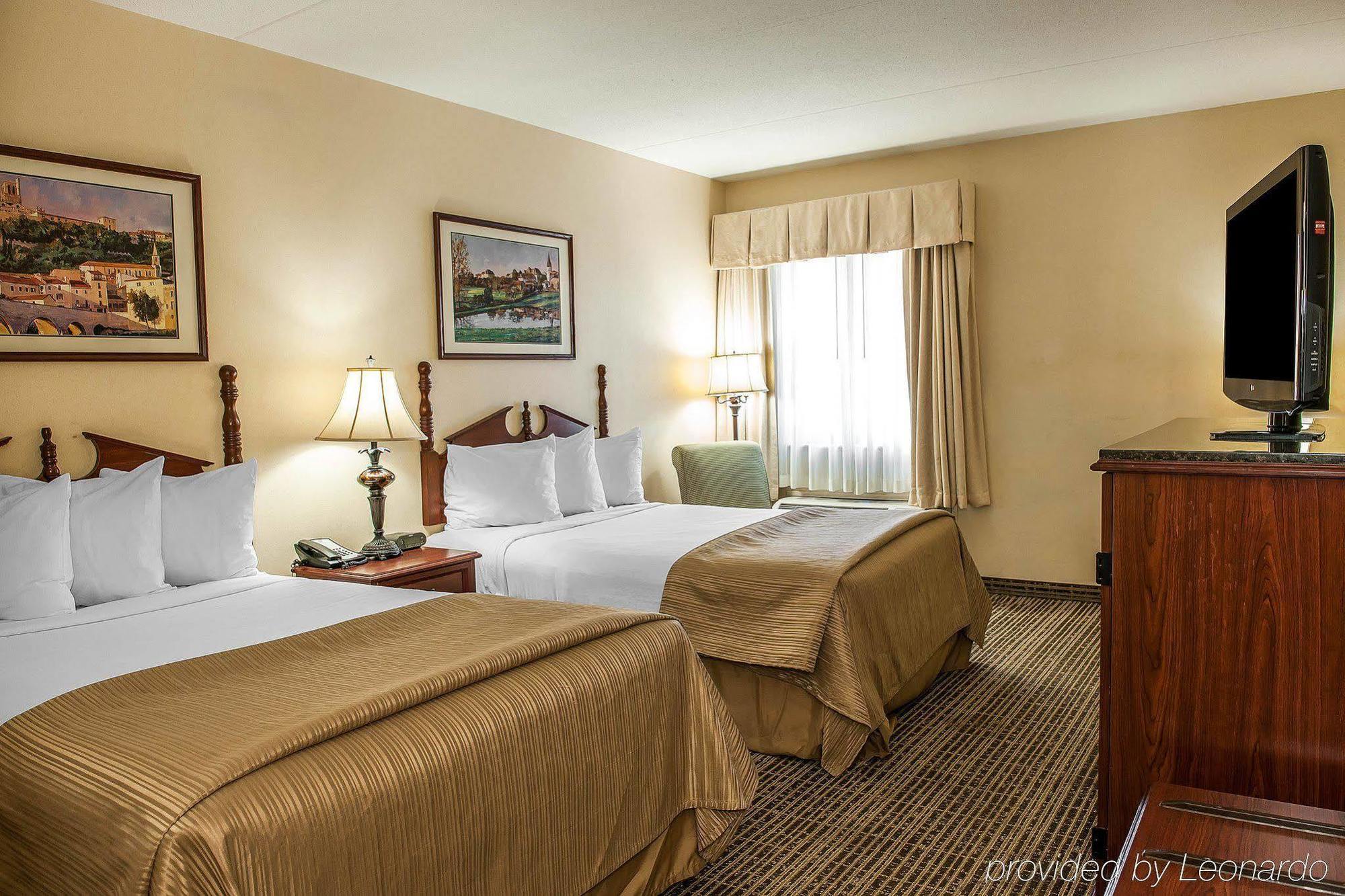 Hotel Baymont By Wyndham South Bend Near Notre Dame Exterior foto