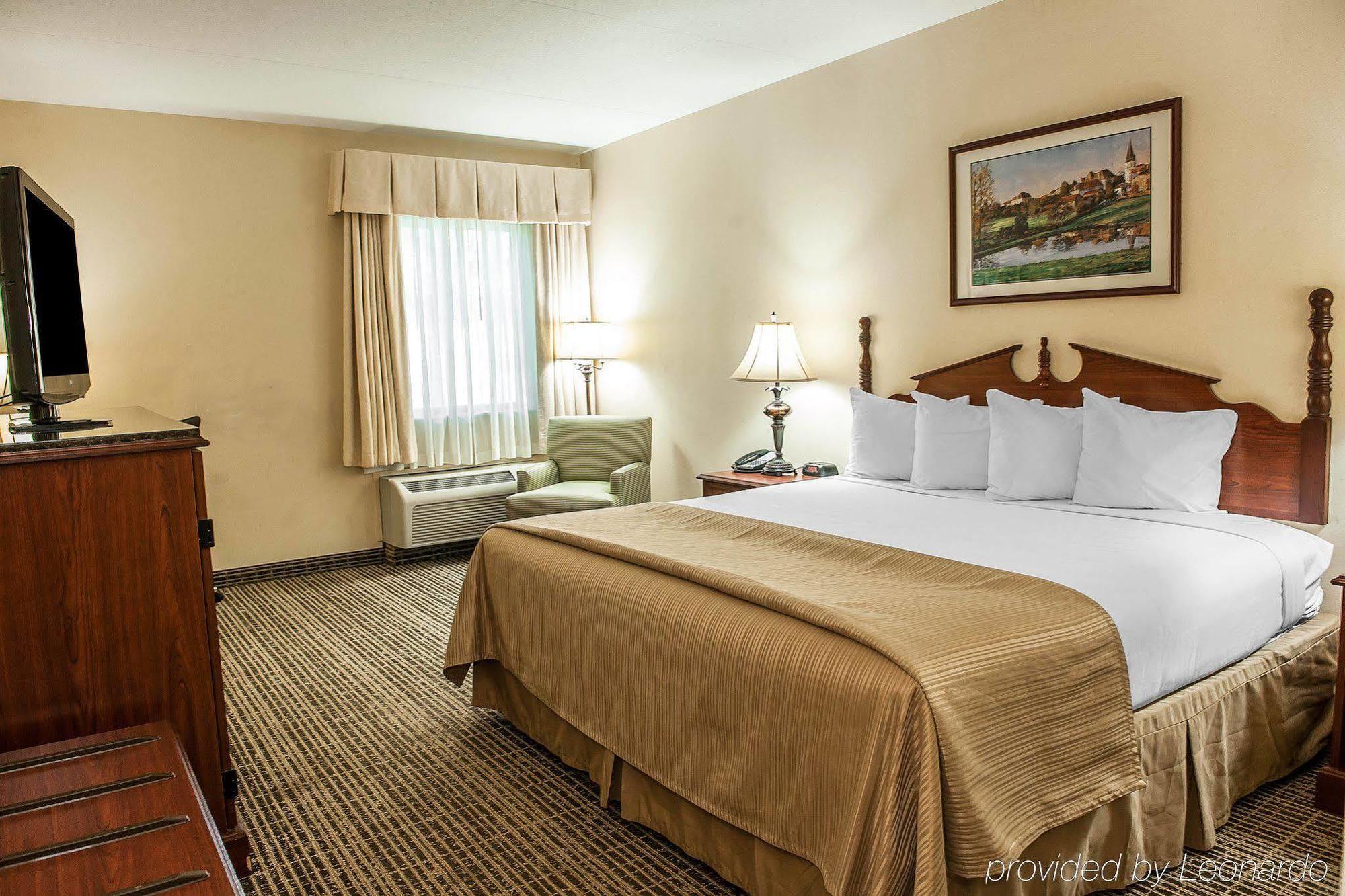 Hotel Baymont By Wyndham South Bend Near Notre Dame Exterior foto
