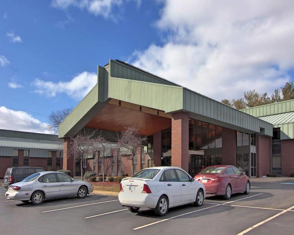 Hotel Baymont By Wyndham South Bend Near Notre Dame Exterior foto