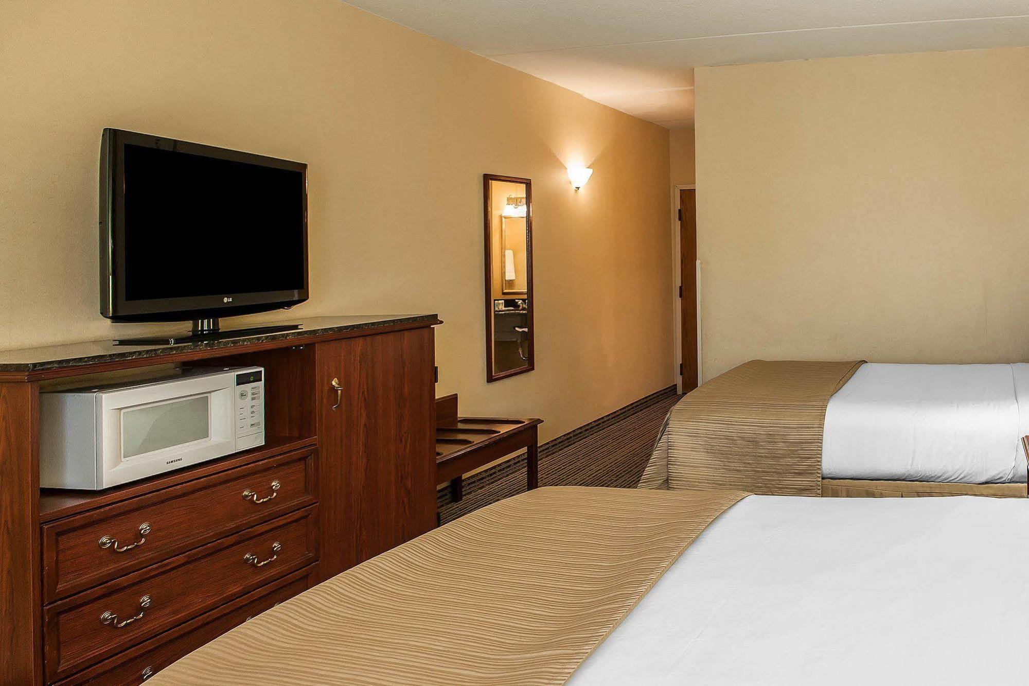 Hotel Baymont By Wyndham South Bend Near Notre Dame Exterior foto